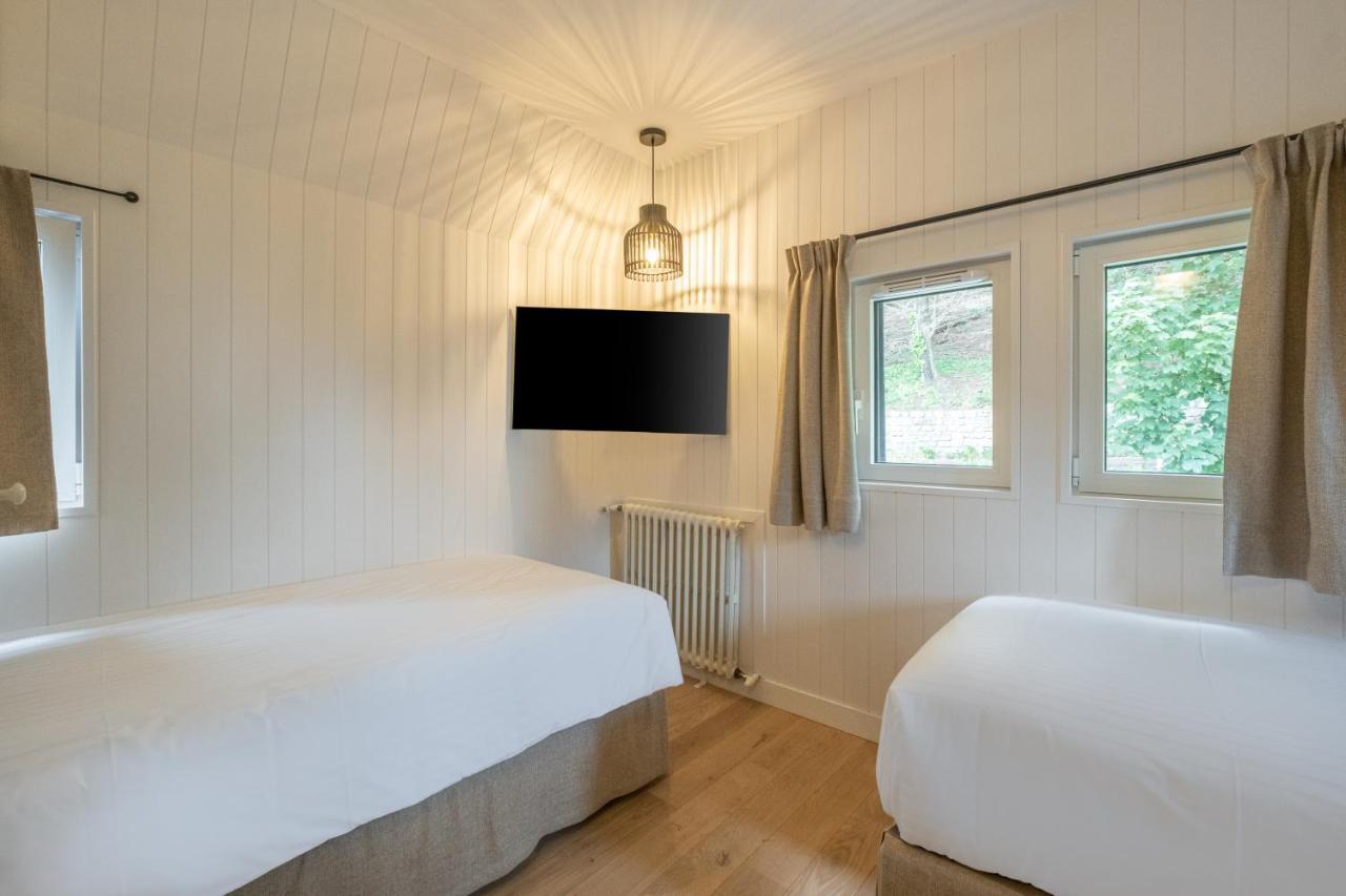 Hotel De La 4*