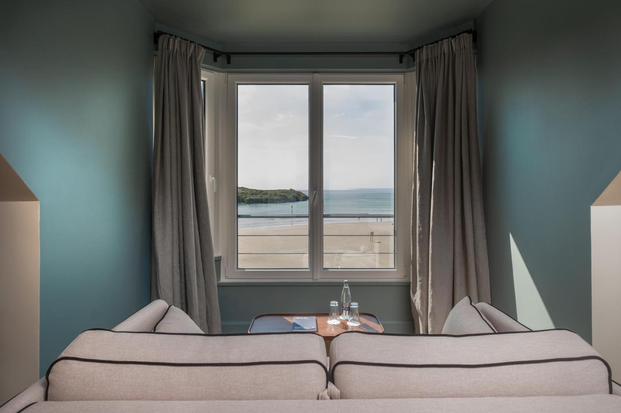 Hotel De La 4*