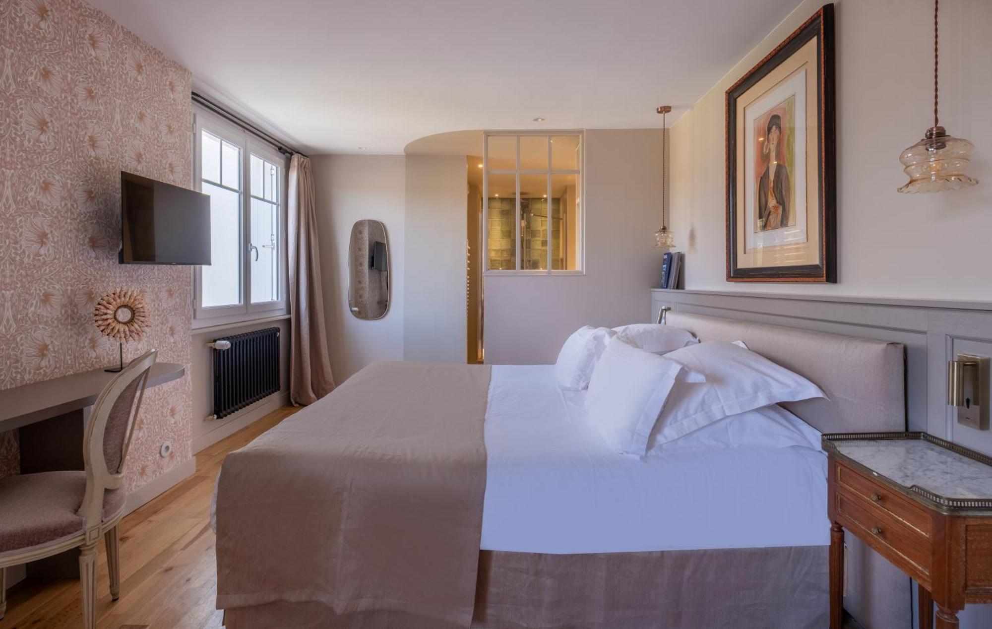 Hotel De La 4*